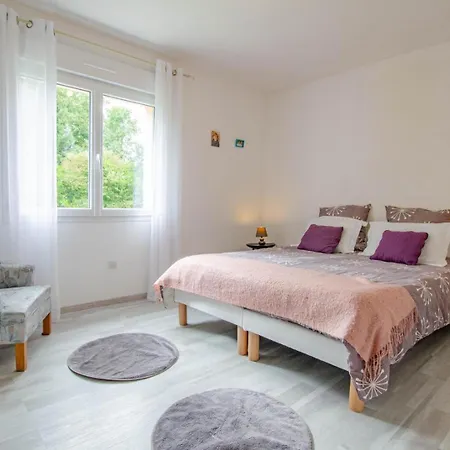 Сasa de vacaciones La Petite Maison Rose Saint-Mards-en-Othe