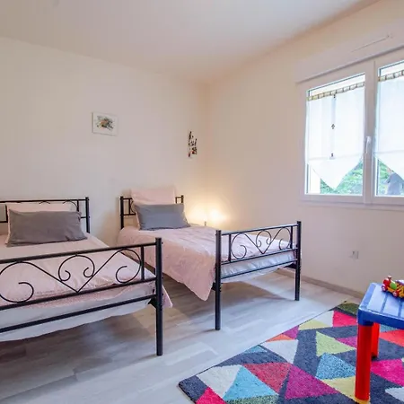 La Petite Maison Rose *